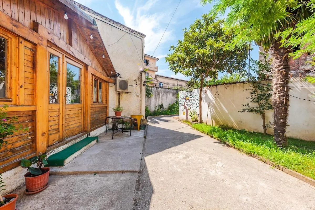 'Easy Steps' Guesthouse - Room 3 - Pro Bono Shkodër 0*,